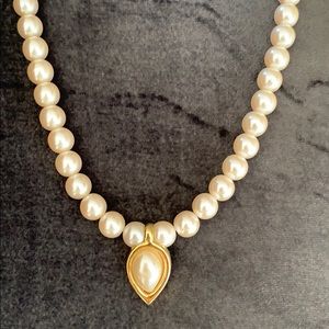 Women’s pearl necklace
